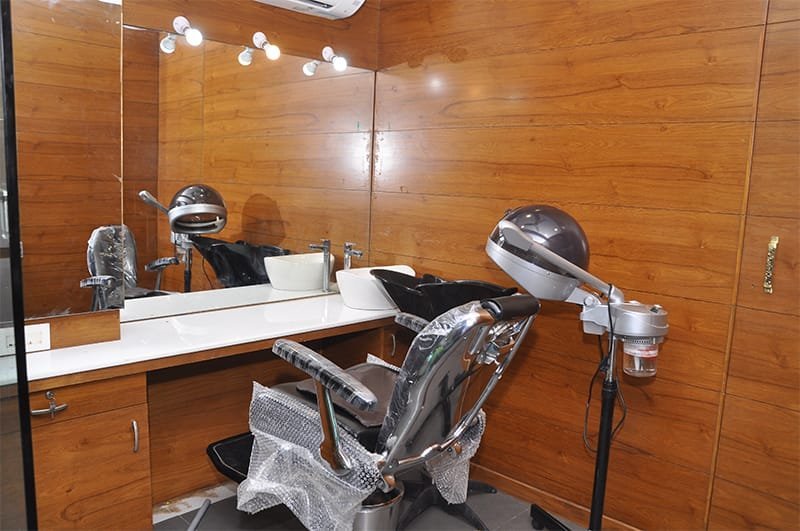Nikol — Shirodhara & therapy room
